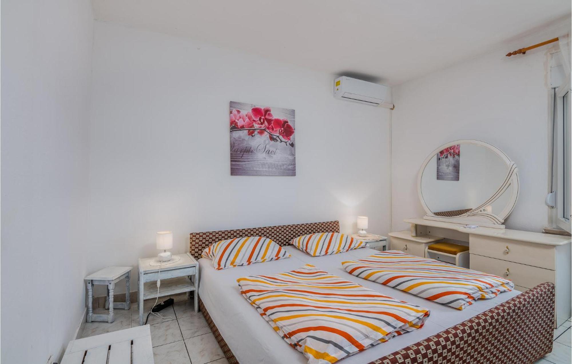 Lovely Apartment In Stara Baska 1 With Kitchen Ngoại thất bức ảnh